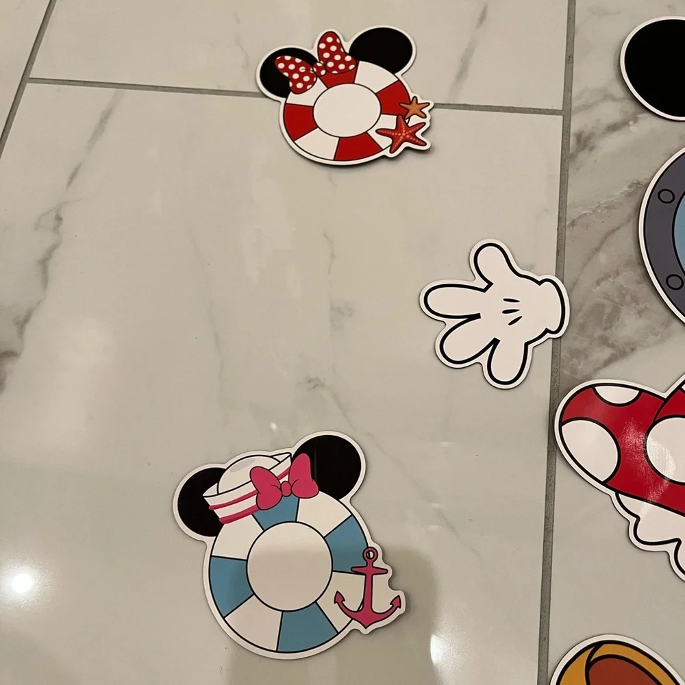 Minnie Mouse Polka Dot Dress & Accessories Magnetic Decal Set